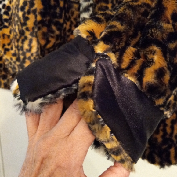 Wide Lapel Leopard Print Peacoat - Picture 8 of 11